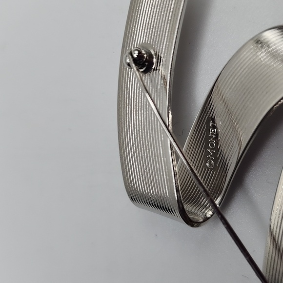 Vintage Monet Modernist Ribbon Oversized Shiny Silver Tone Vintage Brooch Pin - Picture 4 of 4